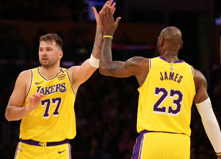 S15下注网站-里皇32分7板6助+绝平！卢卡30分11板13助+绝杀！湖人王炸逆天改命