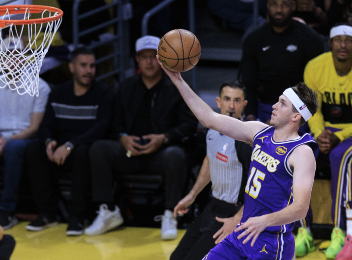 英雄联盟竞猜-湖人2将回暖彻底拔高上限！里弗斯连爆三场，艾顿统治内线攻守！|奥斯汀-里弗斯|洛杉矶湖人队|丹佛掘金队|nba|比赛_新浪体育_新浪新闻